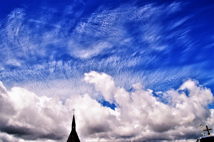 Wolkenstimmung beim 11. Schwaigen-Reigen am Hochwechsel. Foto: Franz Bergmann, Radio Dauerwelle